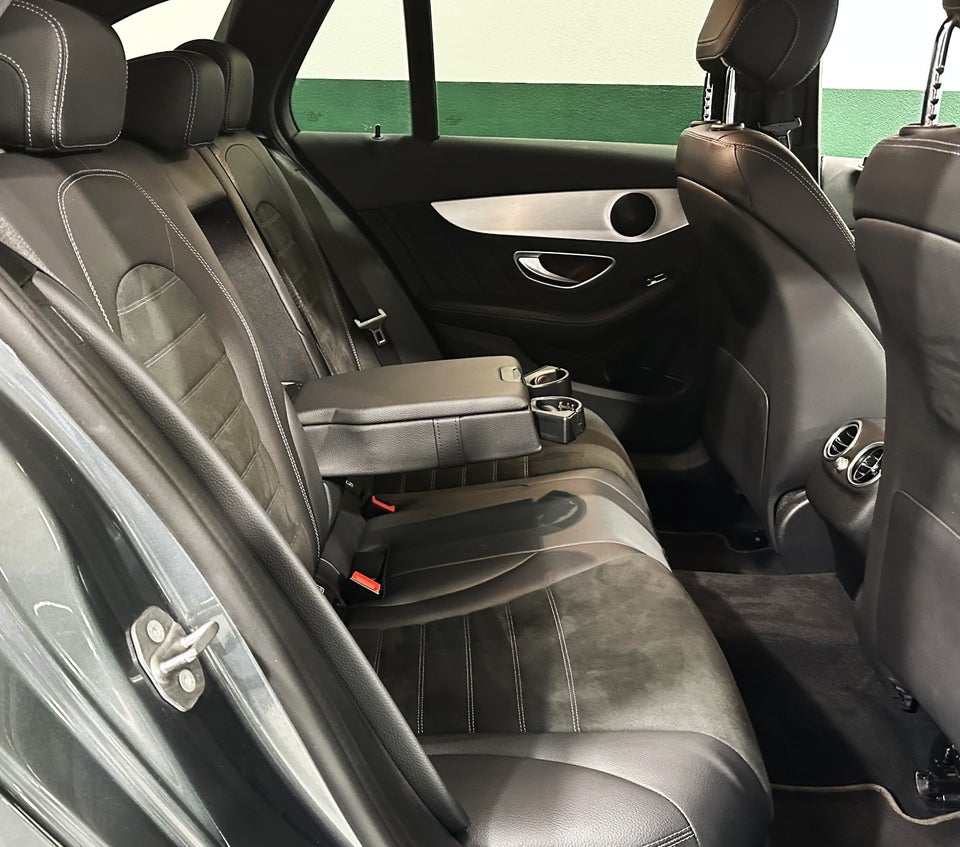 Mercedes C300 de 2,0 AMG Line stc. aut. 5d