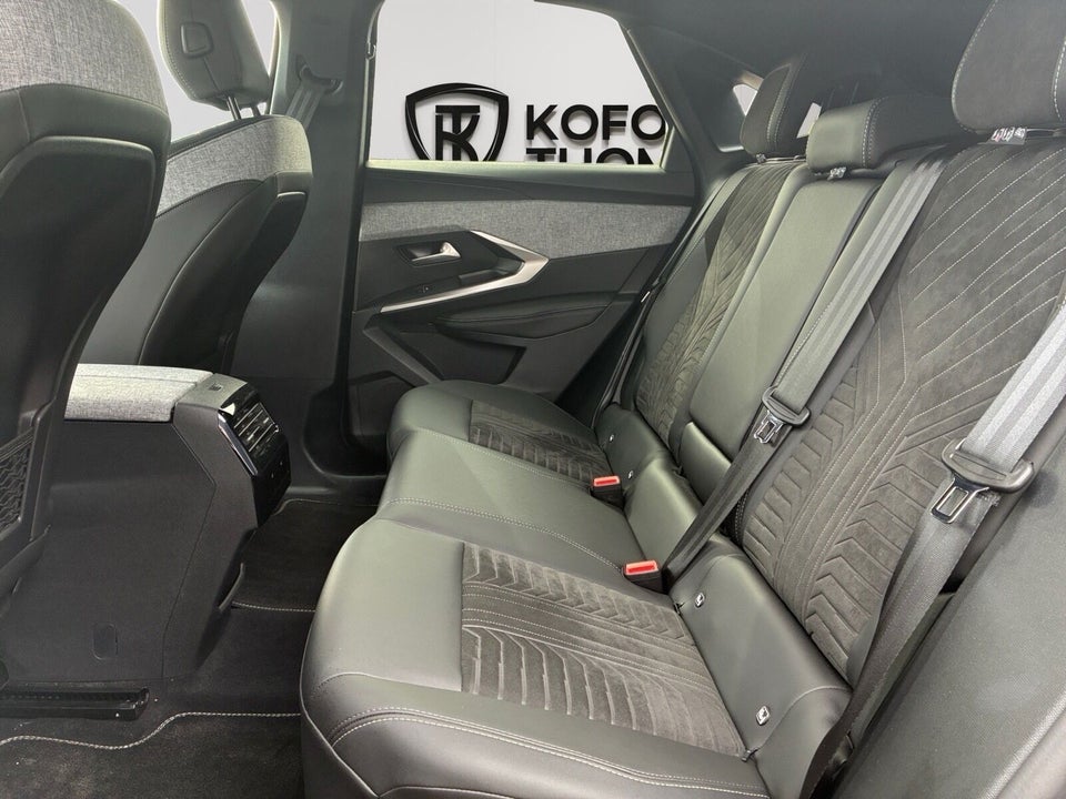 Peugeot e-3008 77 GT 5d