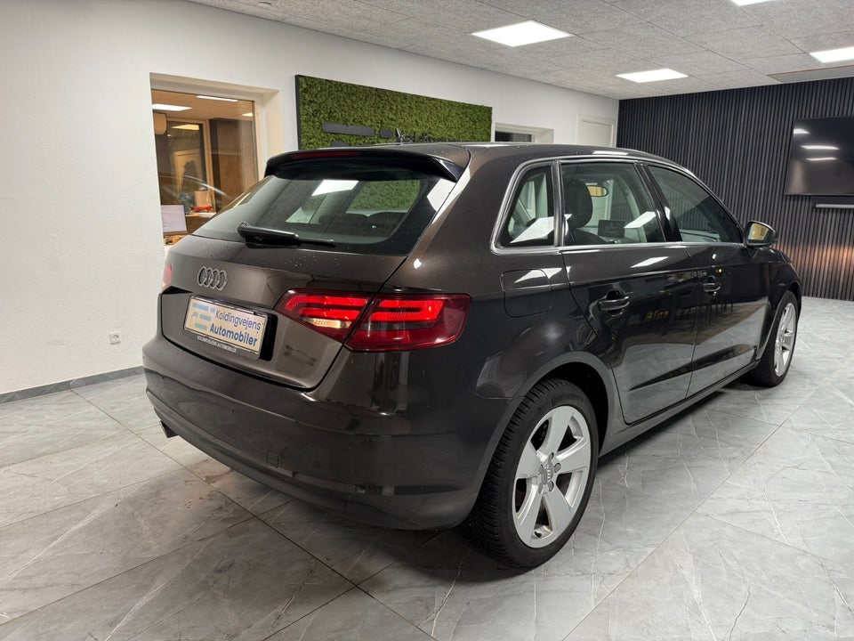 Audi A3 1,6 TDi 110 Ambiente Sportback 5d