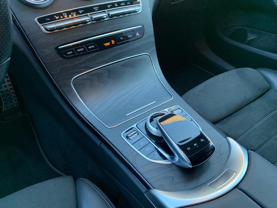 Mercedes C300 de 2,0 AMG Line stc. aut. 5d