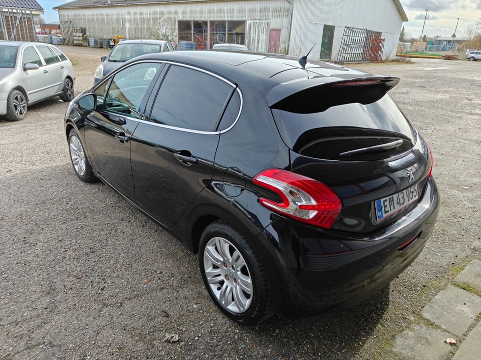Peugeot 208 1,2 VTi Allure 5d
