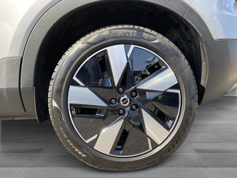 Volvo EX40 Extended Range Plus 5d