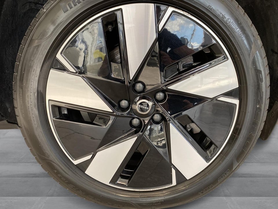 Volvo EX40 Twin Performance Plus 5d