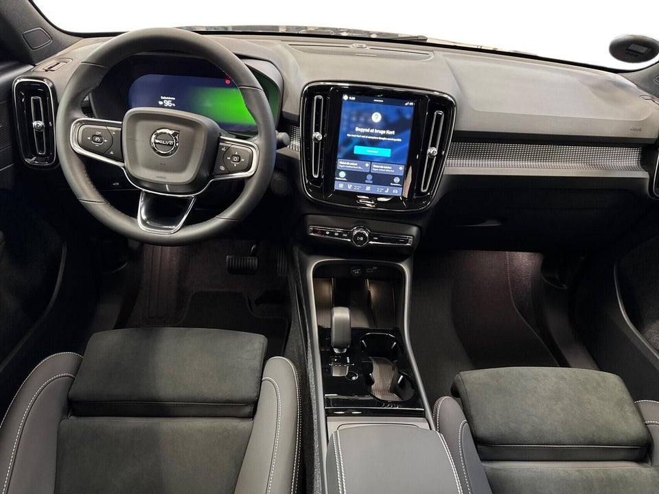 Volvo EC40 Extended Range Black Edition 5d