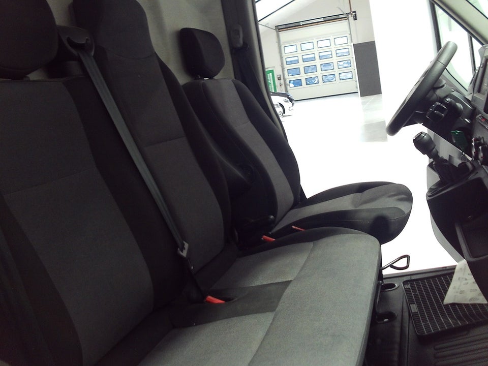 Renault Master IV T33 2,3 dCi 150 L2H2 Kassevogn