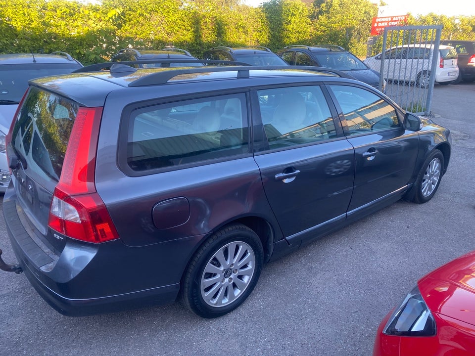 Volvo V70 2,5 T Momentum aut. 5d