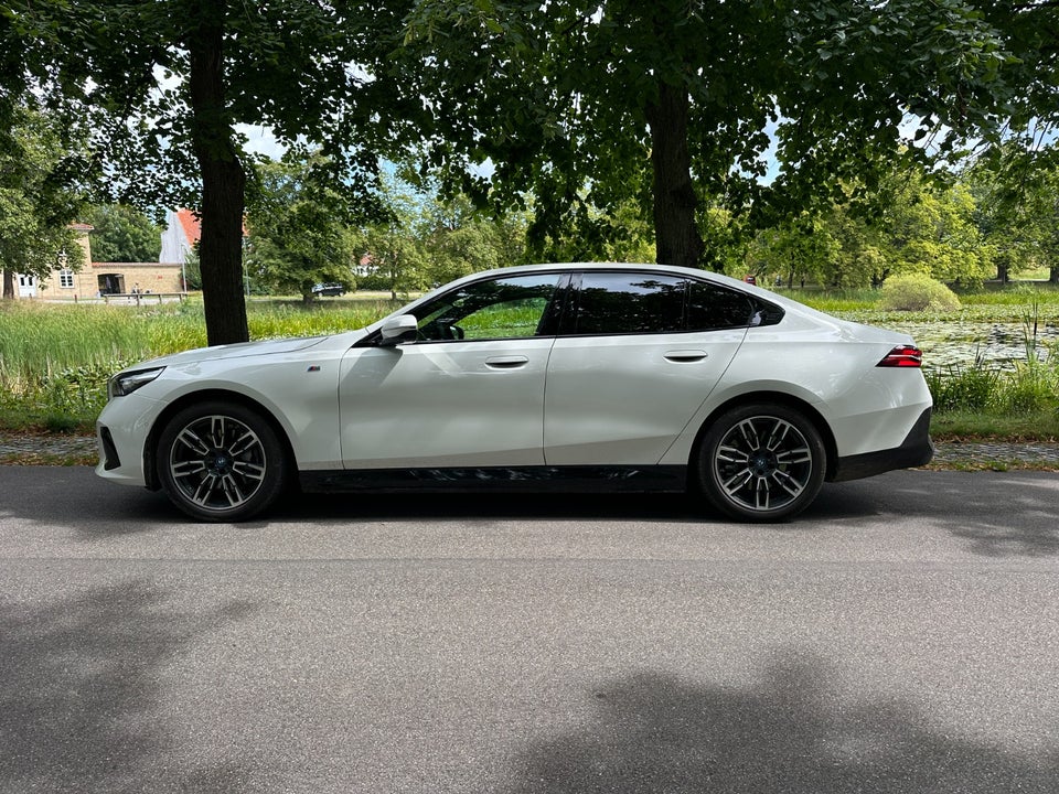 BMW i5 eDrive40 M-Sport 4d