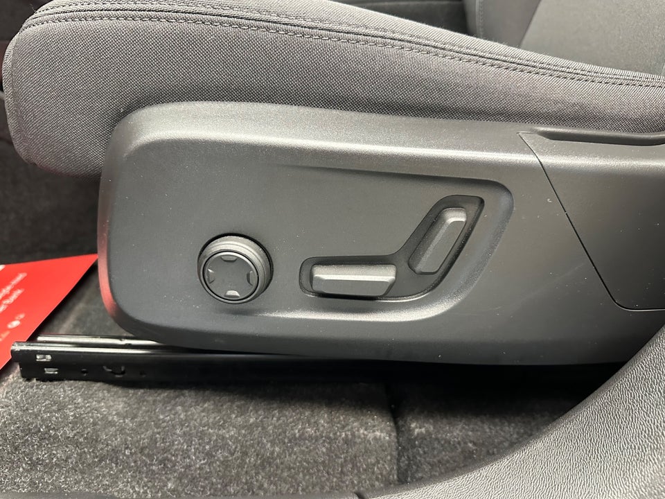 Volvo XC40 P8 ReCharge Twin Plus 5d