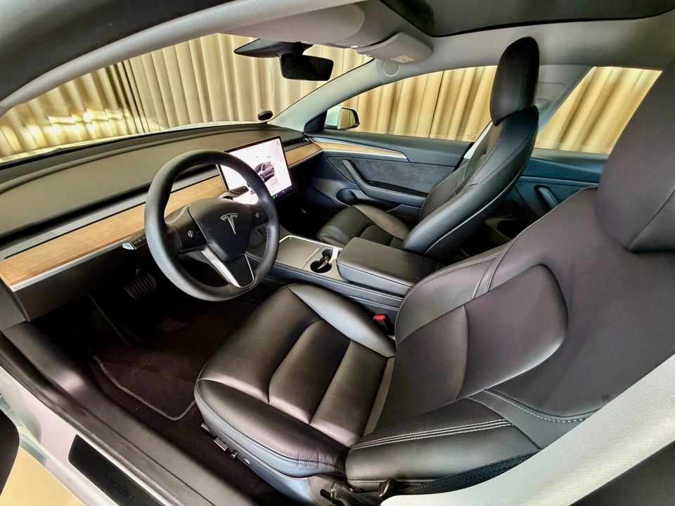 Tesla Model 3 RWD 4d