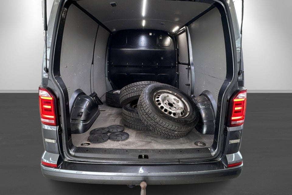 VW Transporter 2,0 TDi 150 Kassevogn DSG lang