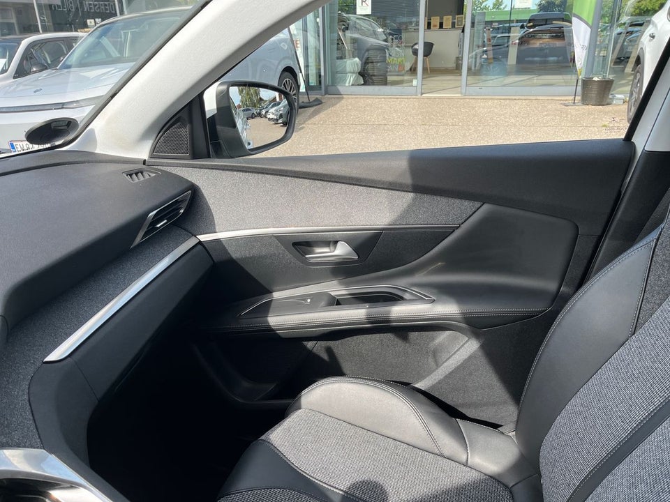 Peugeot 3008 1,2 PureTech 130 Allure Limited 5d