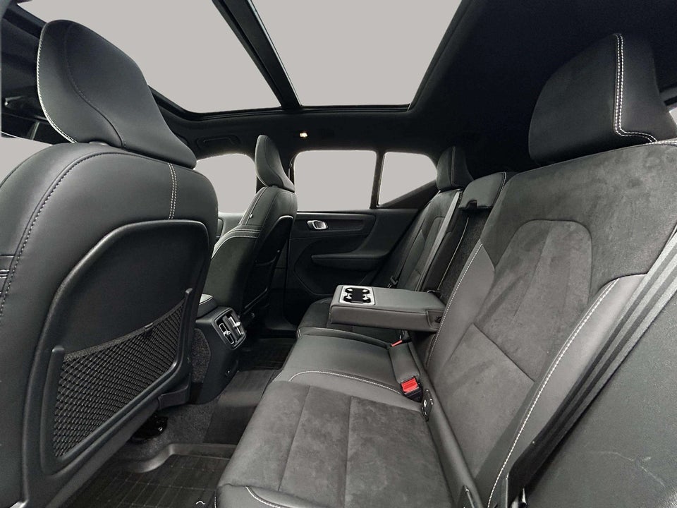 Volvo EX40 Extended Range Black Edition 5d