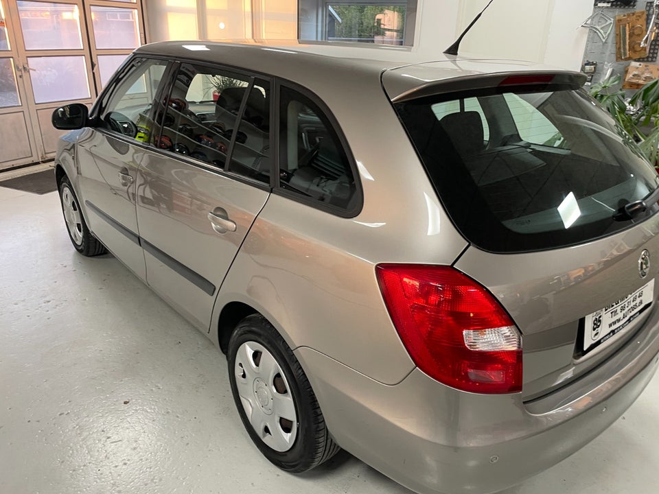 Skoda Fabia 1,4 16V Ambiente Combi 5d