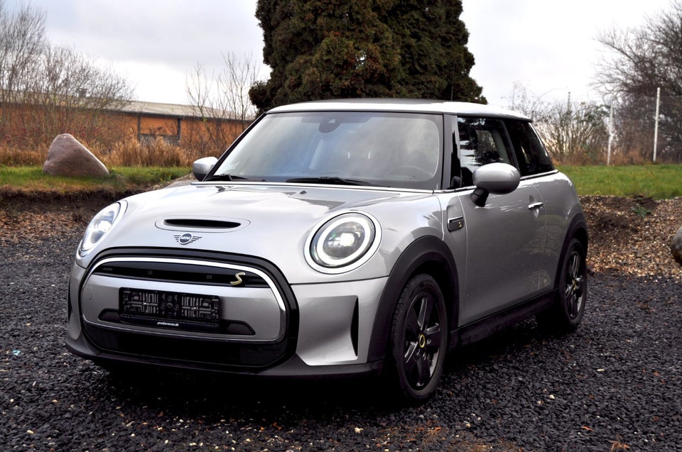 MINI Cooper SE Essential 3d