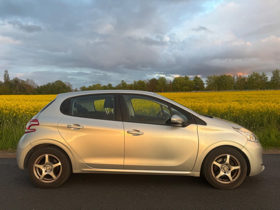 Peugeot 208 1,6 e-HDi 92 Allure 5d