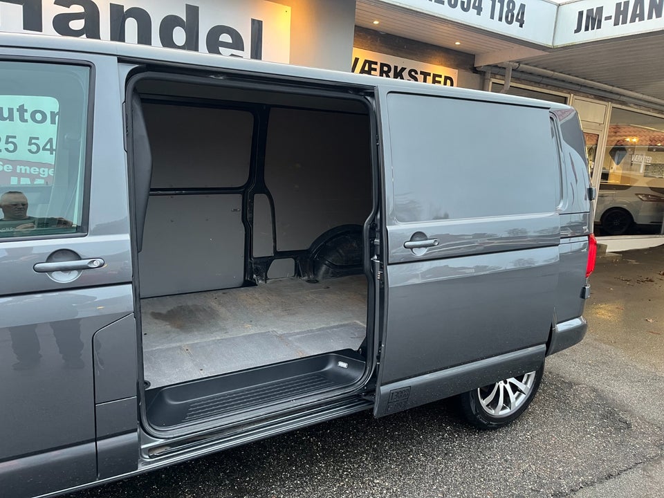VW Transporter 2,0 TDi 140 Kassevogn DSG lang