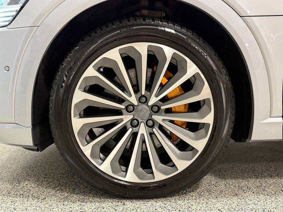 Audi e-tron 55 S-line quattro 5d