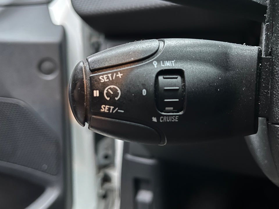 Peugeot 2008 1,2 e-VTi 82 Allure ESG 5d