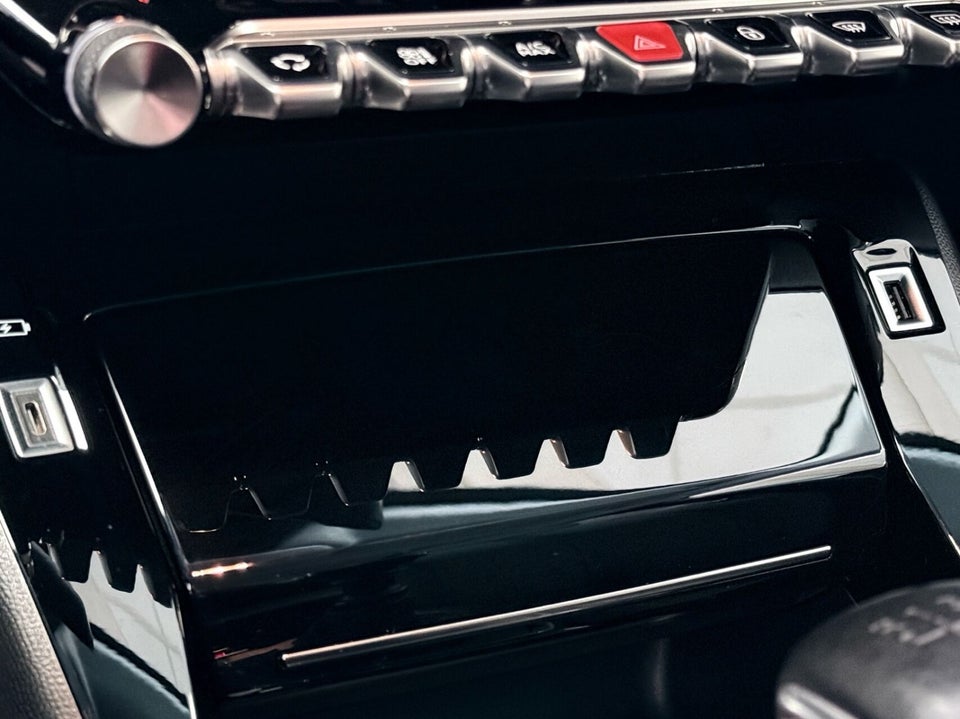 Peugeot 208 1,2 PureTech 100 Allure 5d