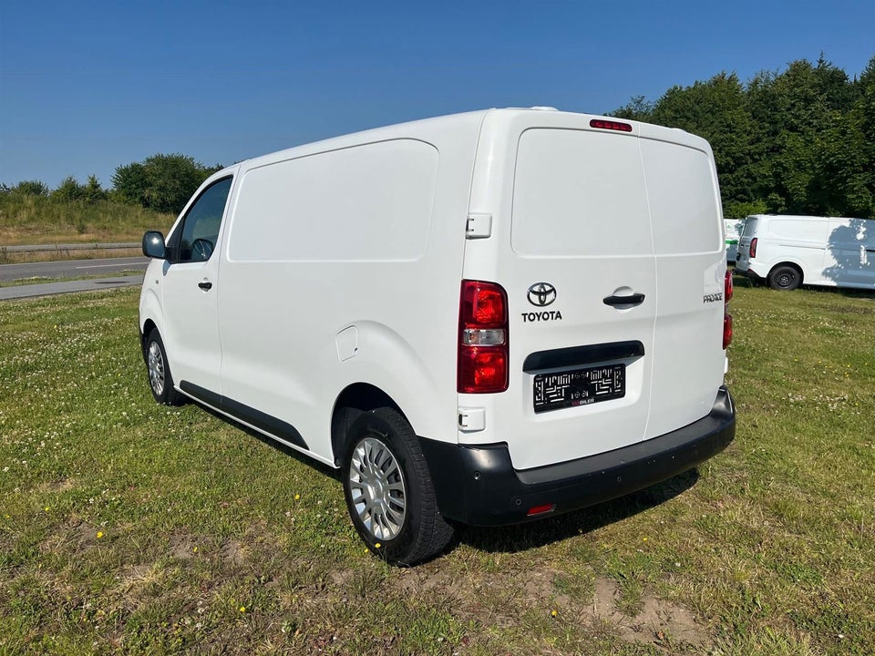 Toyota ProAce 2,0 D 122 Medium Comfort Master aut. 5d