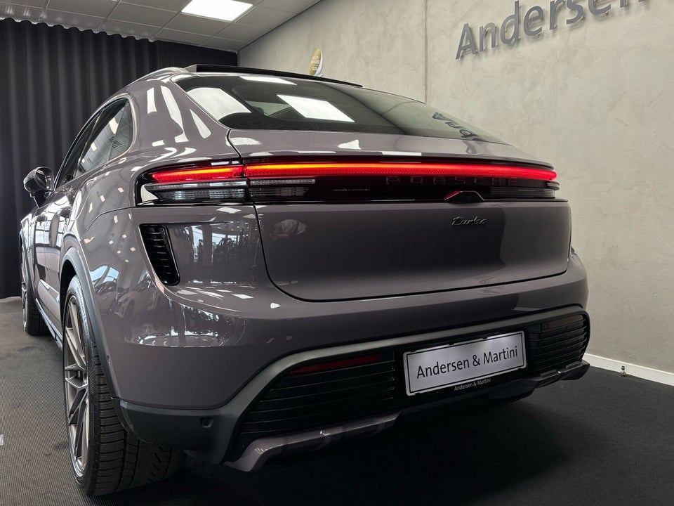 Porsche Macan Turbo 5d