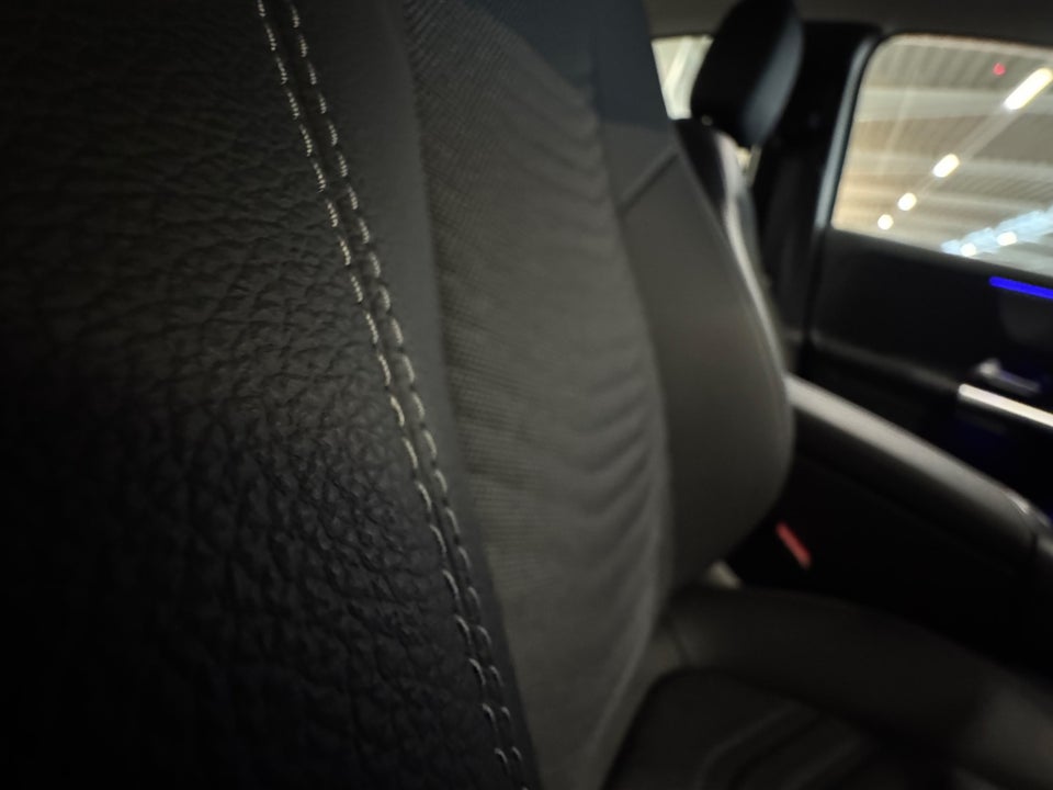 Mercedes EQA300 Progressive 4Matic 5d