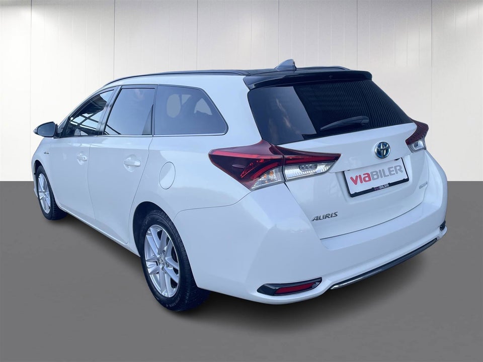 Toyota Auris 1,8 Hybrid H2 Selected Touring Sports CVT 5d