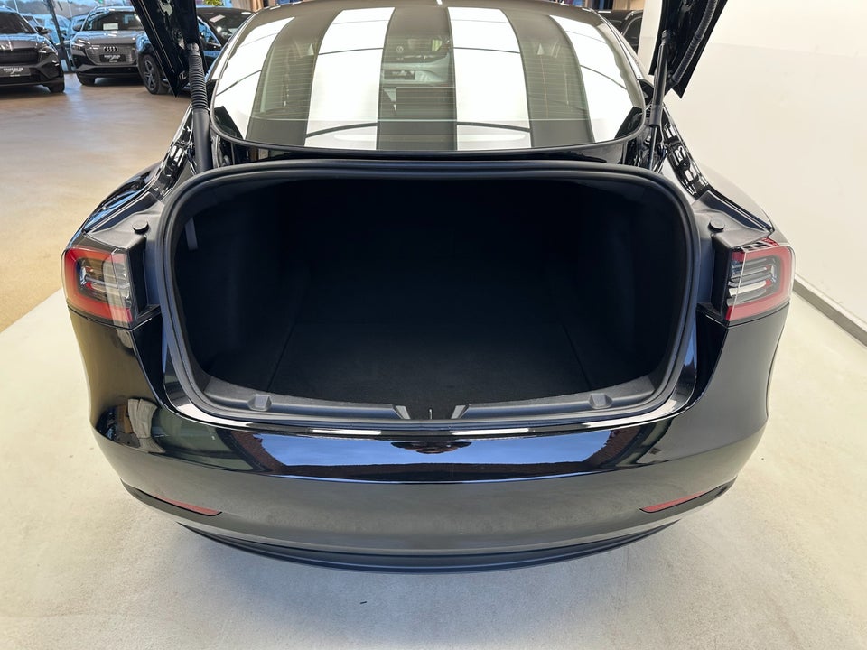 Tesla Model 3 Long Range RWD 4d
