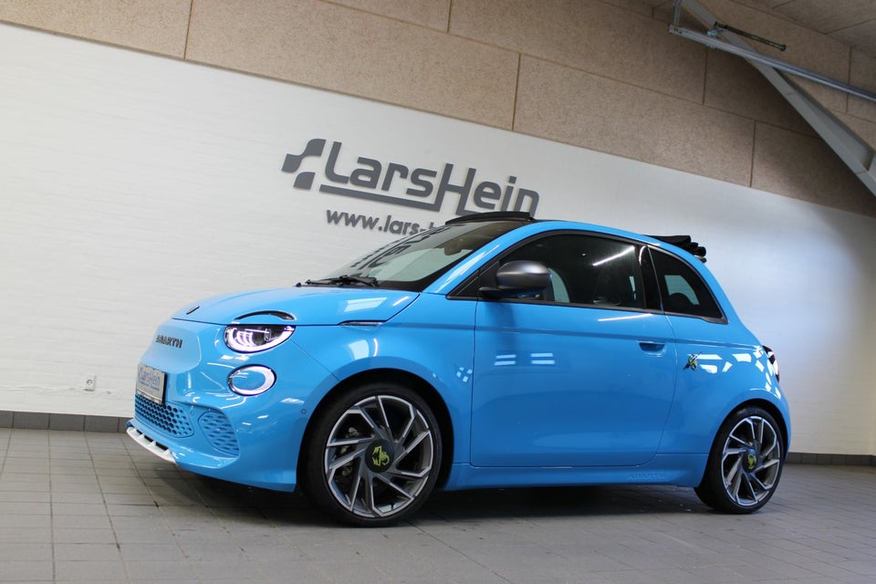 Abarth 500e Scorpionissima Cabrio 2d