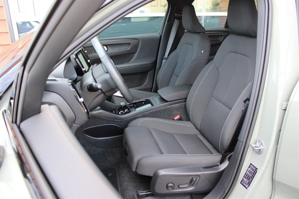Volvo XC40 ReCharge Extended Range Plus 5d