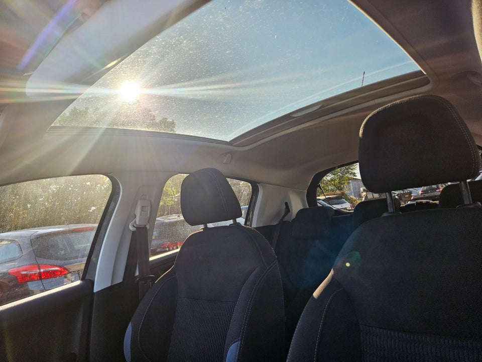 Peugeot 208 1,2 VTi Allure Sky 5d