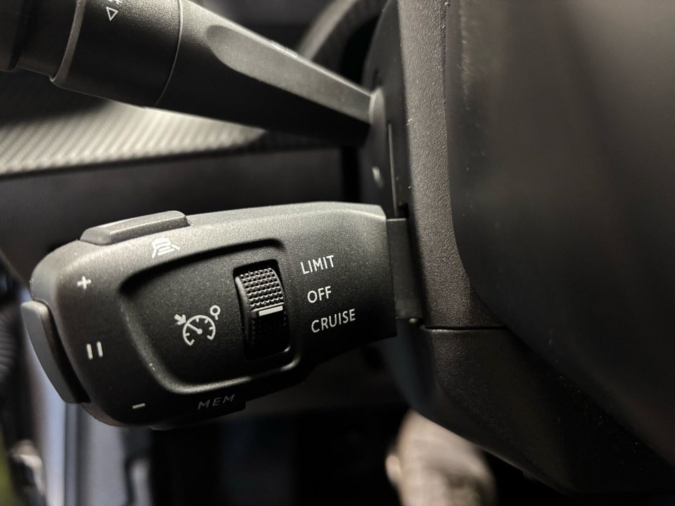 Peugeot e-208 50 GT 5d