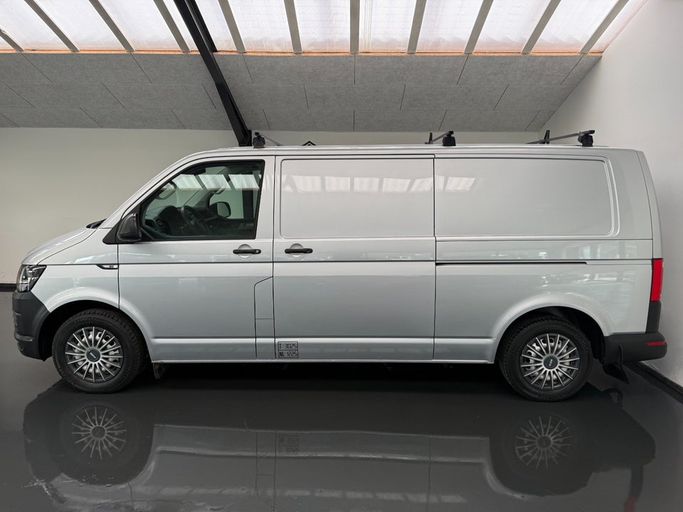 VW Transporter 2,0 TDi 150 Kassevogn lang