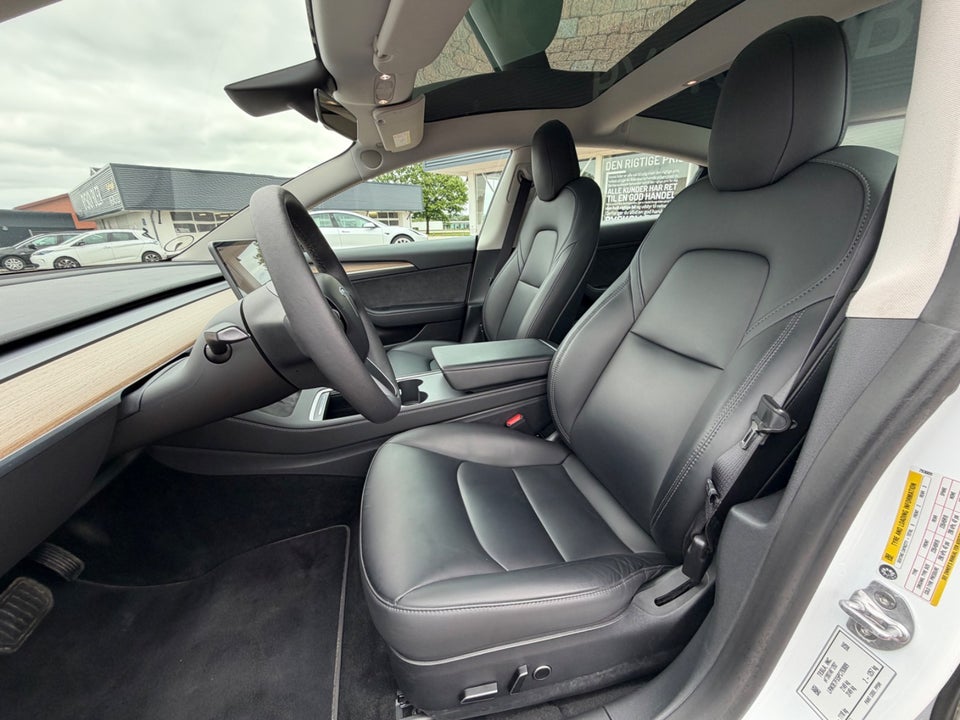 Tesla Model 3 RWD 4d