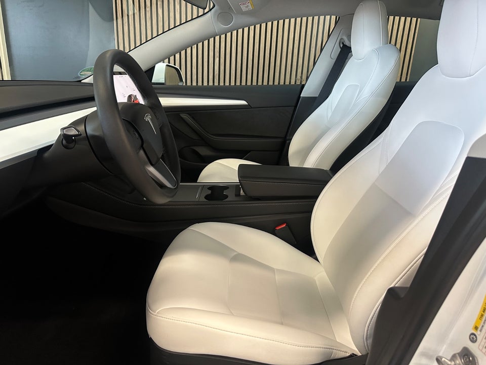 Tesla Model 3 Standard Range+ RWD 4d