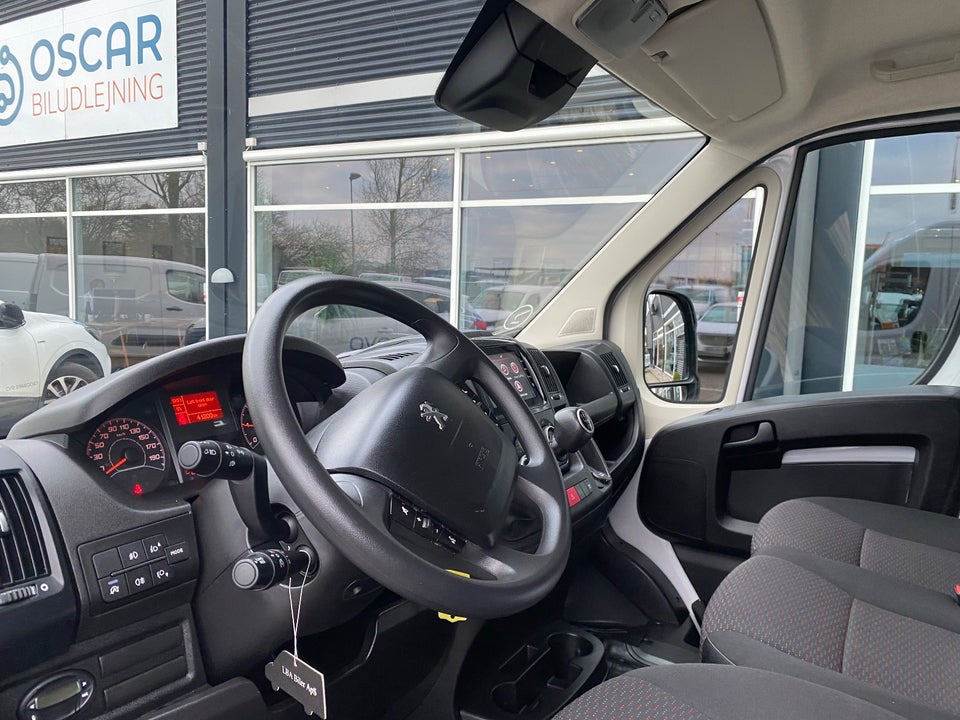 Peugeot Boxer 335 2,2 BlueHDi 140 L2H2 Premium