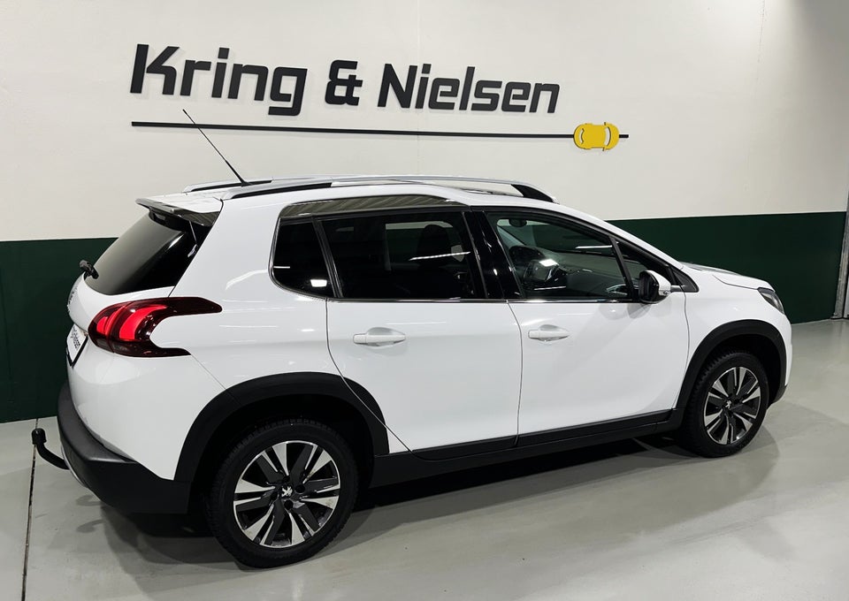 Peugeot 2008 1,2 e-THP 110 Allure Sky 5d