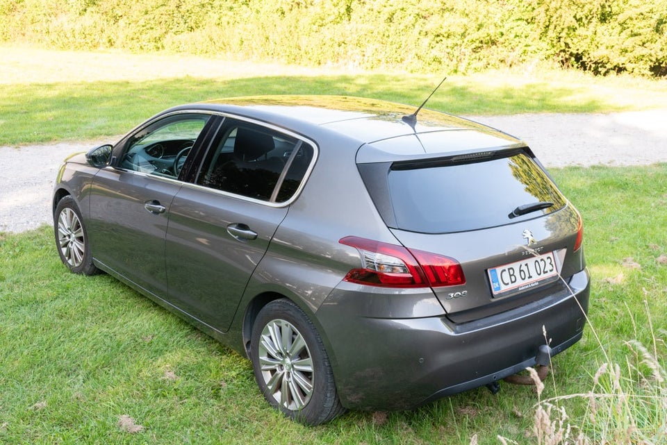 Peugeot 308 1,2 PureTech 130 Selection Sky 5d