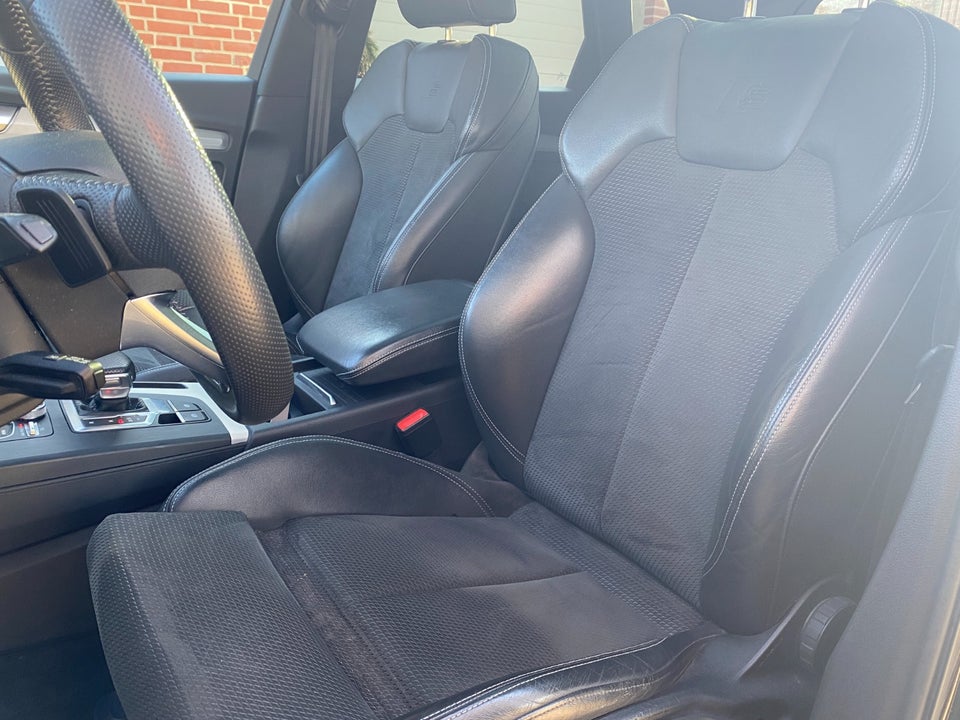 Audi Q5 40 TDi S-line quattro S-tr. 5d