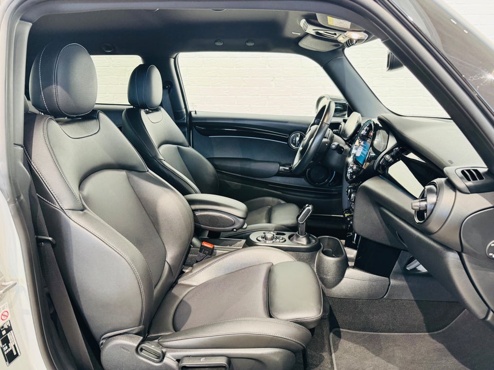 MINI Cooper SE Classic Trim 3d