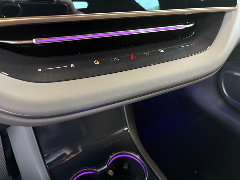 Hongqi EH7 111 Exclusive 4d