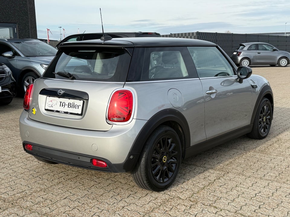MINI Cooper SE Essential 3d