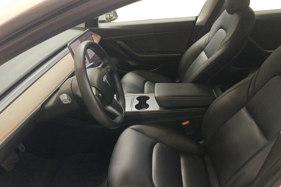 Tesla Model 3 Standard Range+ RWD 4d