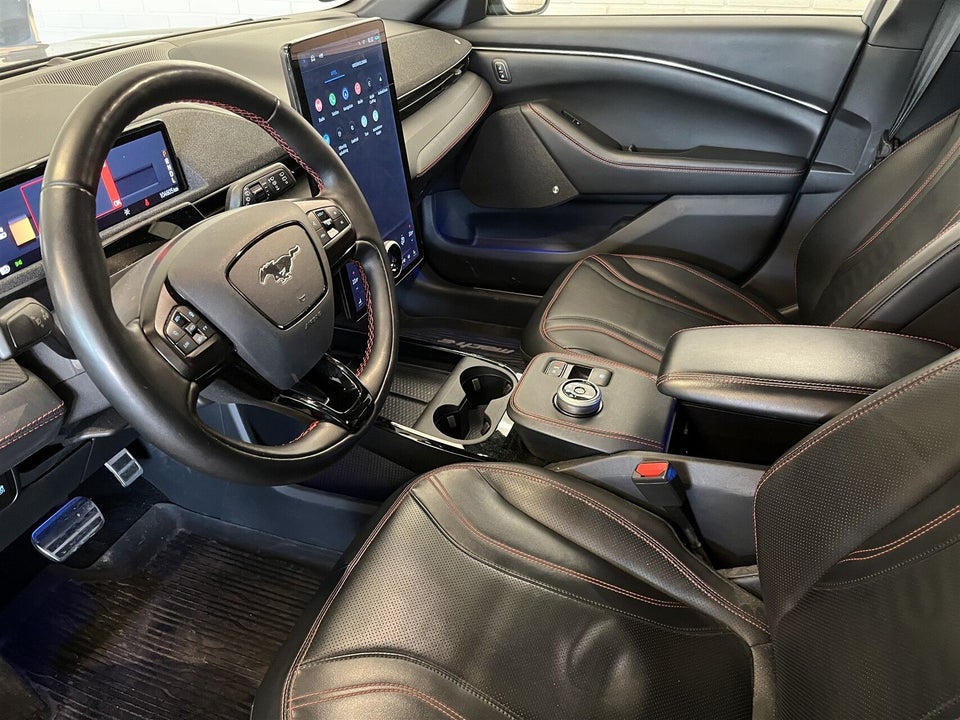 Ford Mustang Mach-E 88 Extended Range AWD 5d