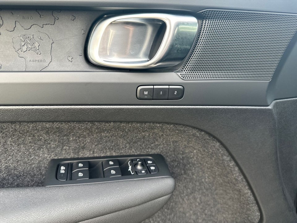 Volvo EX40 Extended Range Black Edition 5d