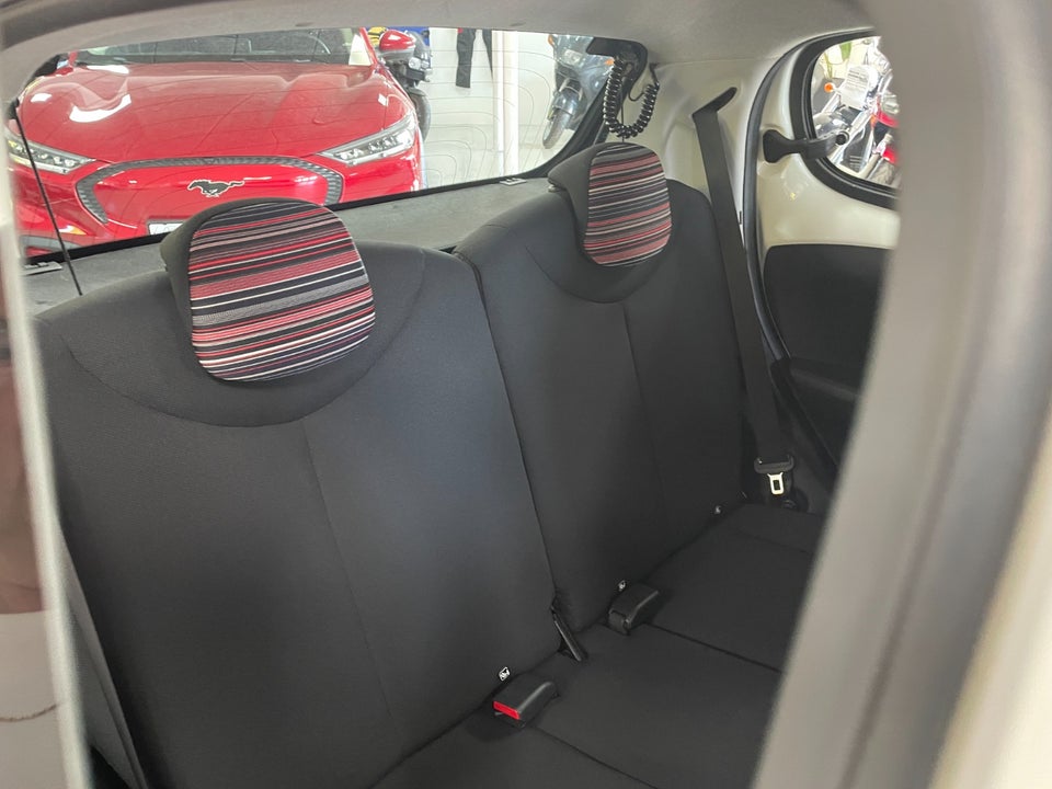 Citroën C1 1,2 PureTech Iconic 5d