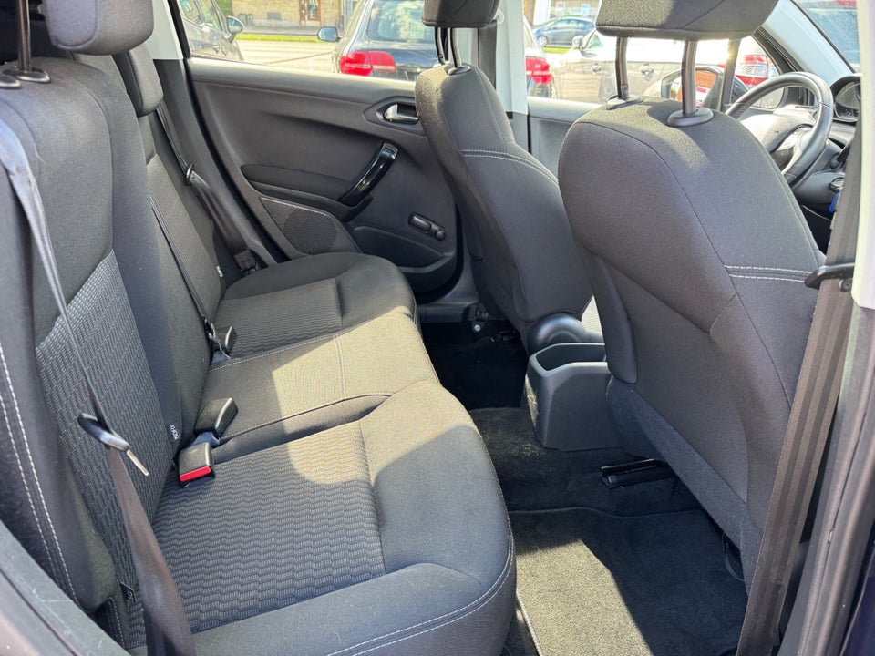 Peugeot 208 1,2 VTi 82 Allure Sky 5d