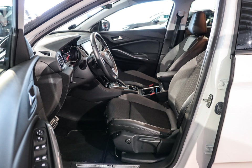 Opel Grandland X 1,6 Hybrid4 Impress aut. 5d