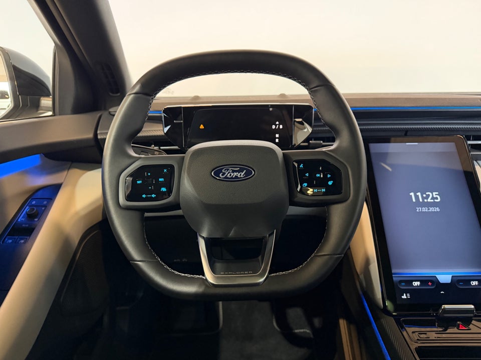 Ford Explorer 79 Premium Extended Range AWD 5d