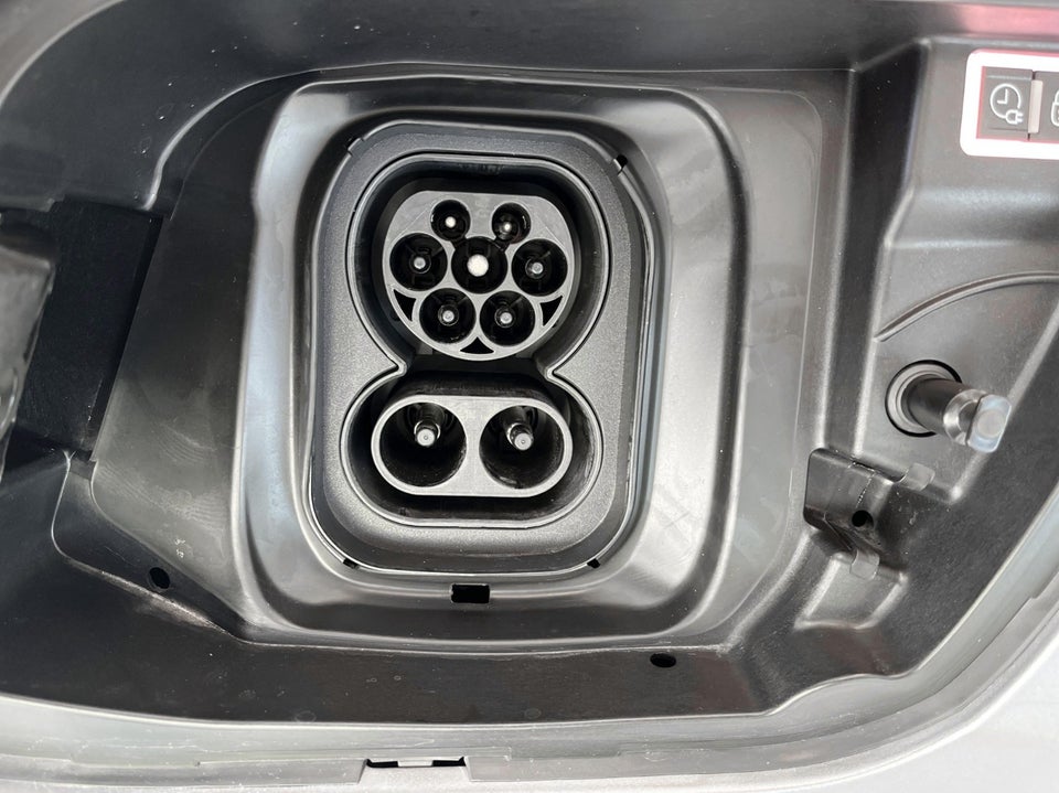 Peugeot e-2008 50 GT Sky 5d